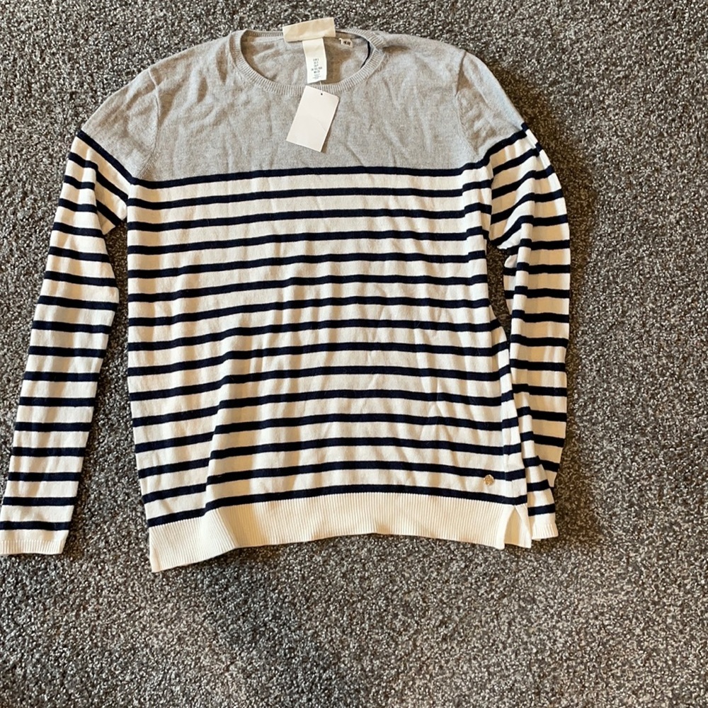 H & M light weight sweater